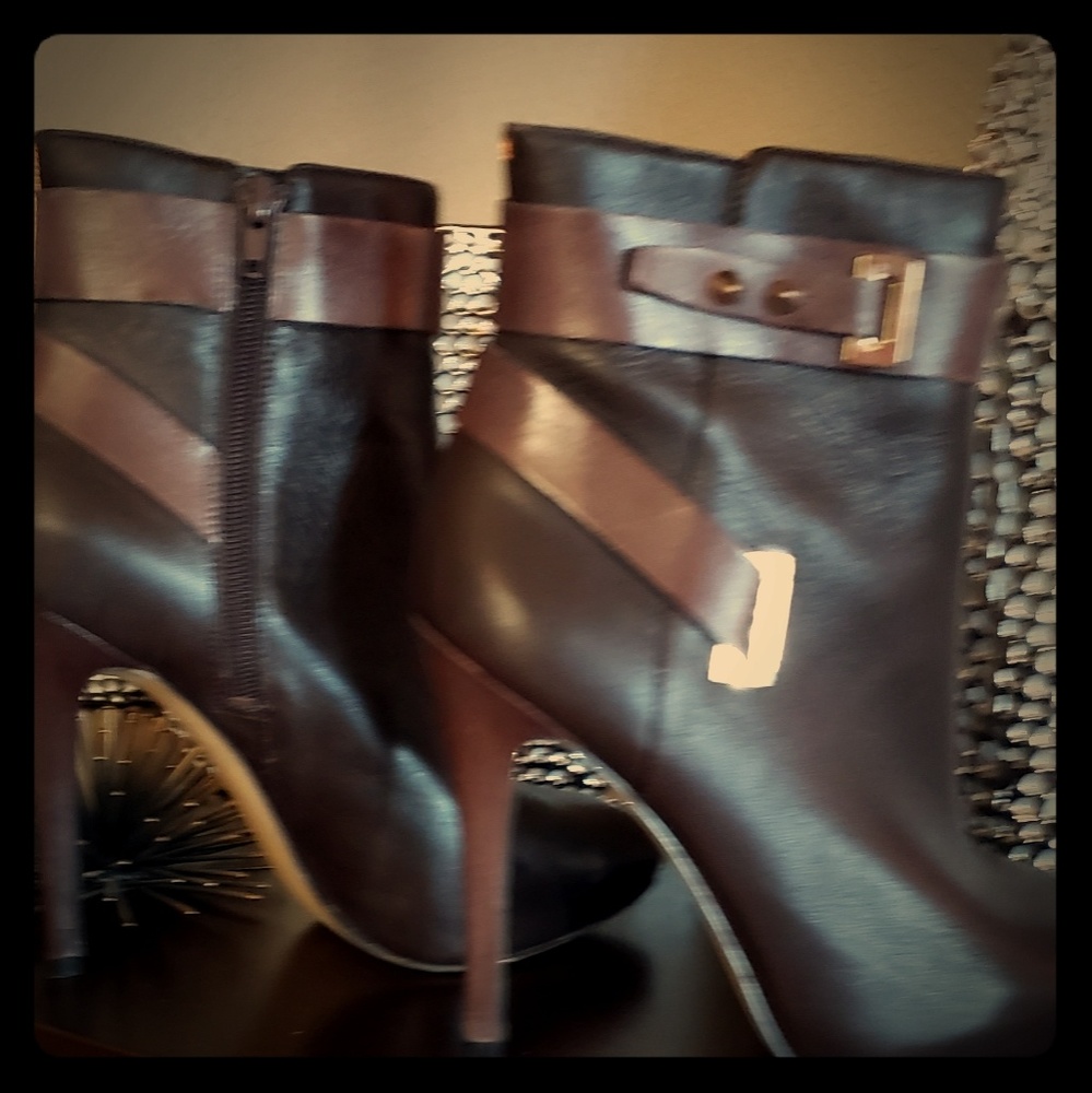 Guess boots